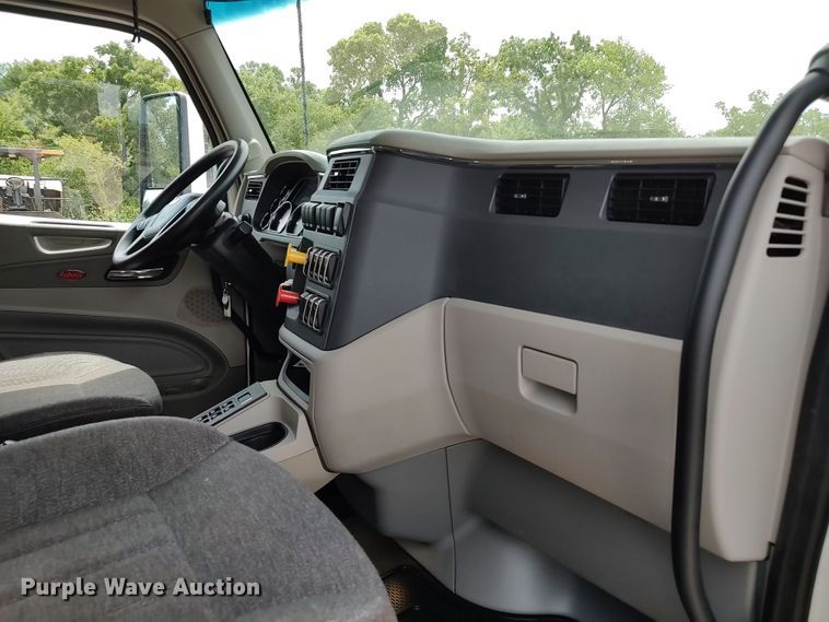 image for item JR9462 2021 Peterbilt 567  dump truck