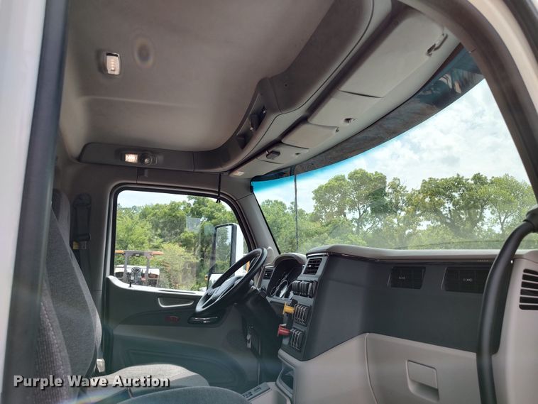 image for item JR9462 2021 Peterbilt 567  dump truck