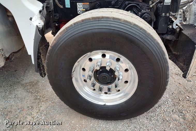 image for item JR9462 2021 Peterbilt 567  dump truck