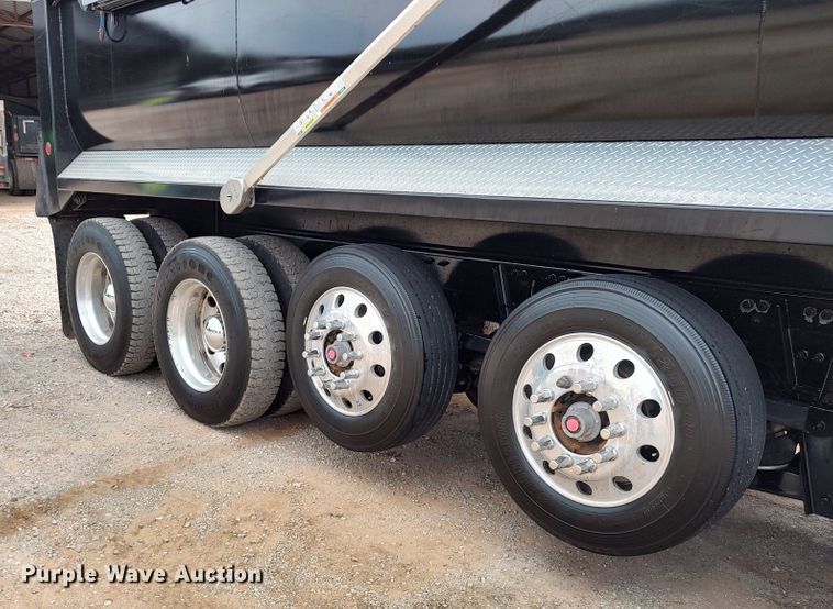 image for item JR9462 2021 Peterbilt 567  dump truck