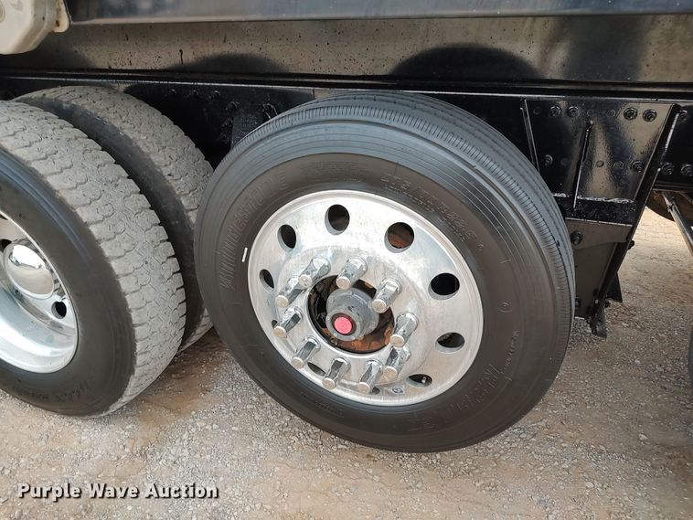 image for item JR9462 2021 Peterbilt 567  dump truck