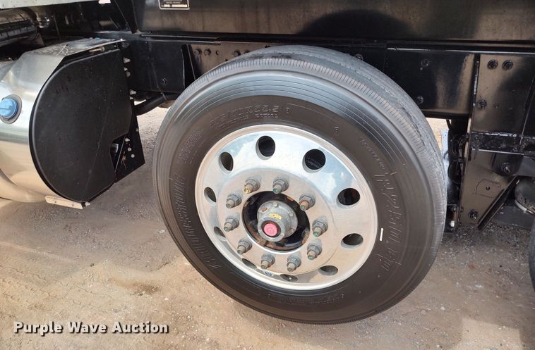 image for item JR9462 2021 Peterbilt 567  dump truck