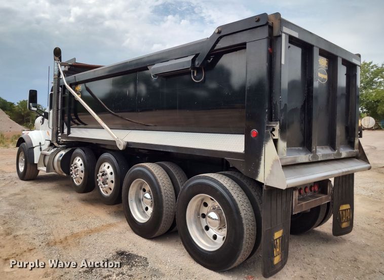 image for item JR9463 2021 Peterbilt 567  dump truck