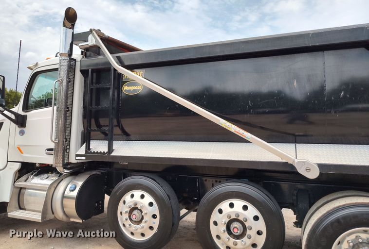 image for item JR9463 2021 Peterbilt 567  dump truck