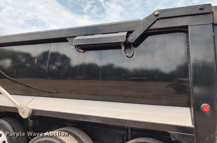 image for item JR9463 2021 Peterbilt 567  dump truck