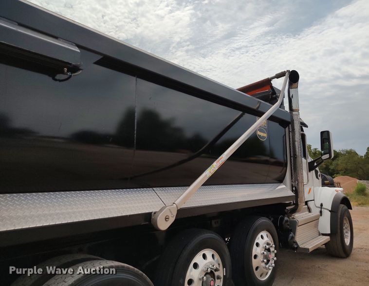 image for item JR9463 2021 Peterbilt 567  dump truck