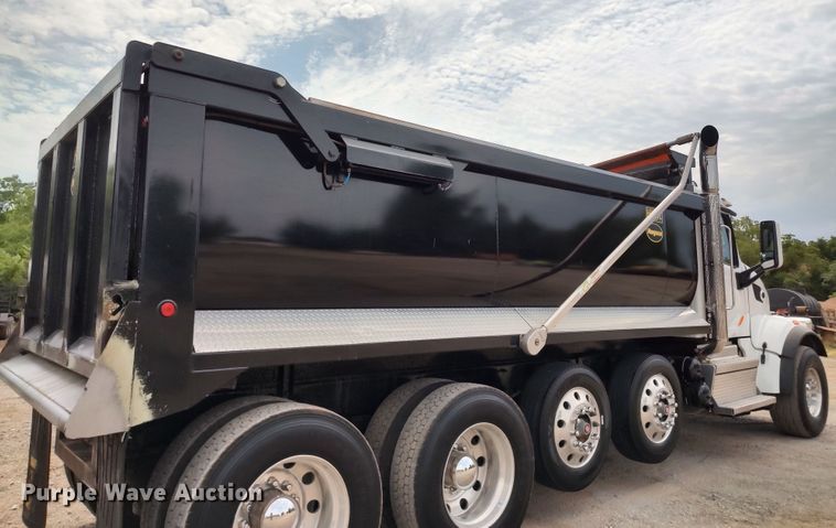 image for item JR9463 2021 Peterbilt 567  dump truck