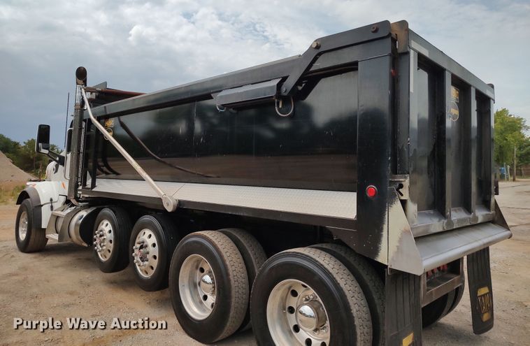 image for item JR9463 2021 Peterbilt 567  dump truck