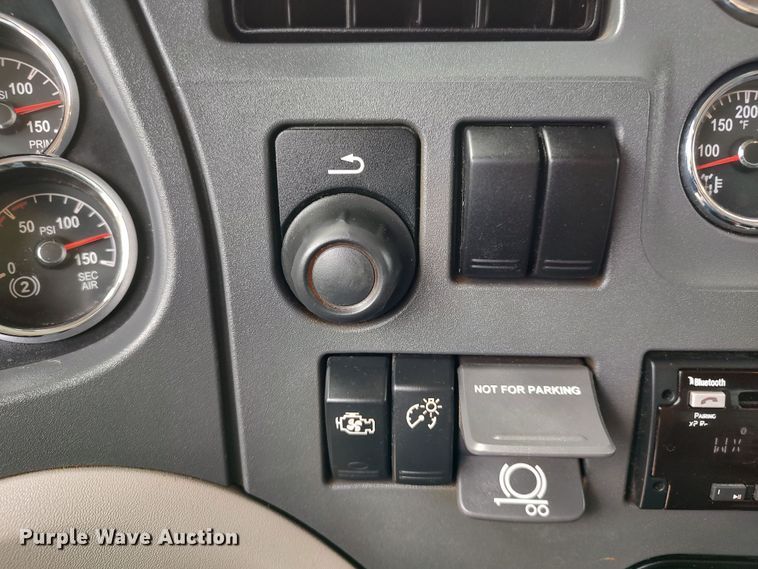 image for item JR9463 2021 Peterbilt 567  dump truck