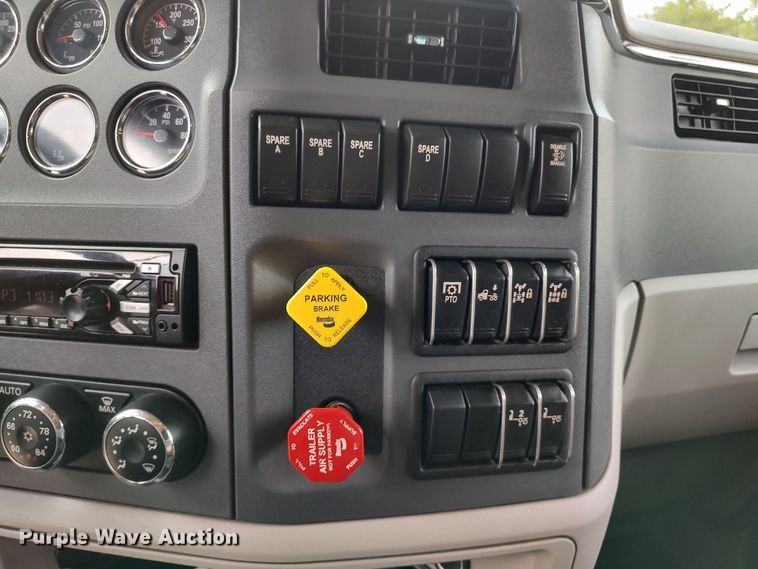 image for item JR9463 2021 Peterbilt 567  dump truck