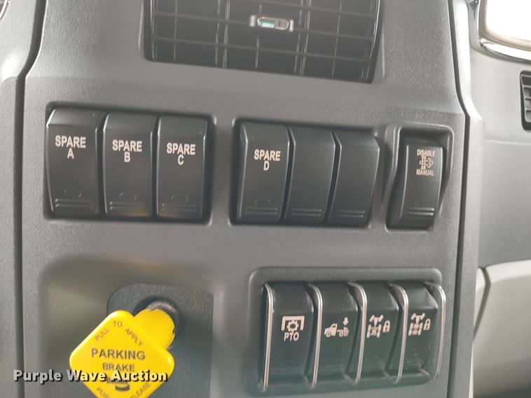 image for item JR9463 2021 Peterbilt 567  dump truck