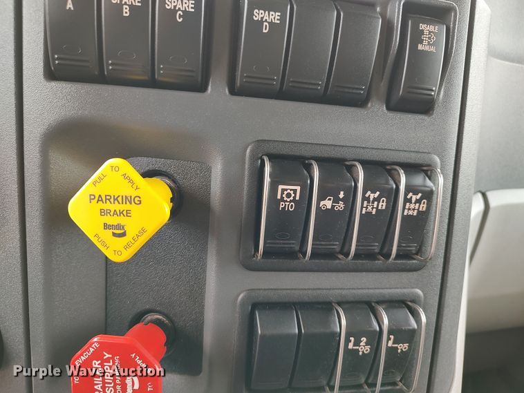 image for item JR9463 2021 Peterbilt 567  dump truck