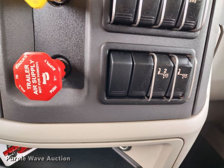 image for item JR9463 2021 Peterbilt 567  dump truck