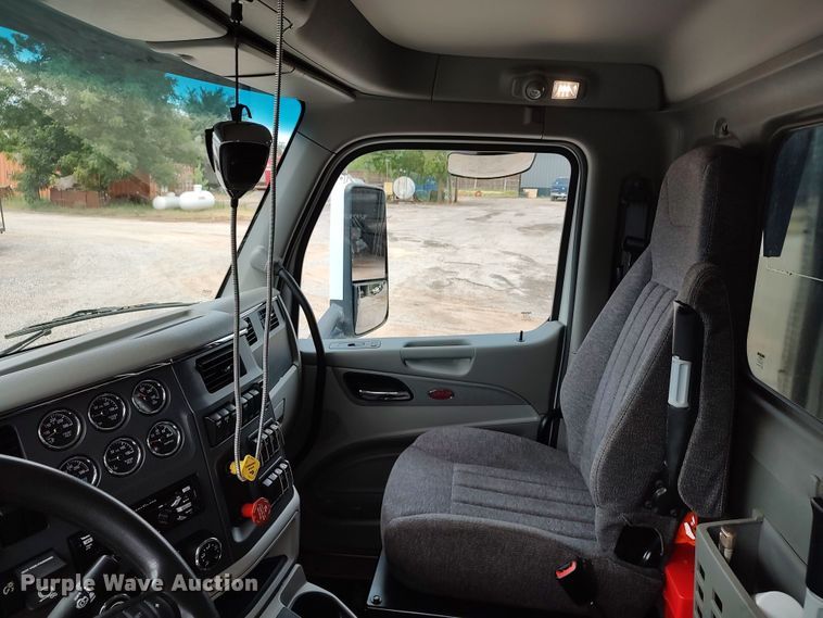 image for item JR9463 2021 Peterbilt 567  dump truck