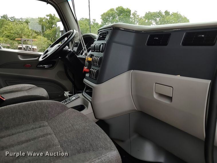 image for item JR9463 2021 Peterbilt 567  dump truck