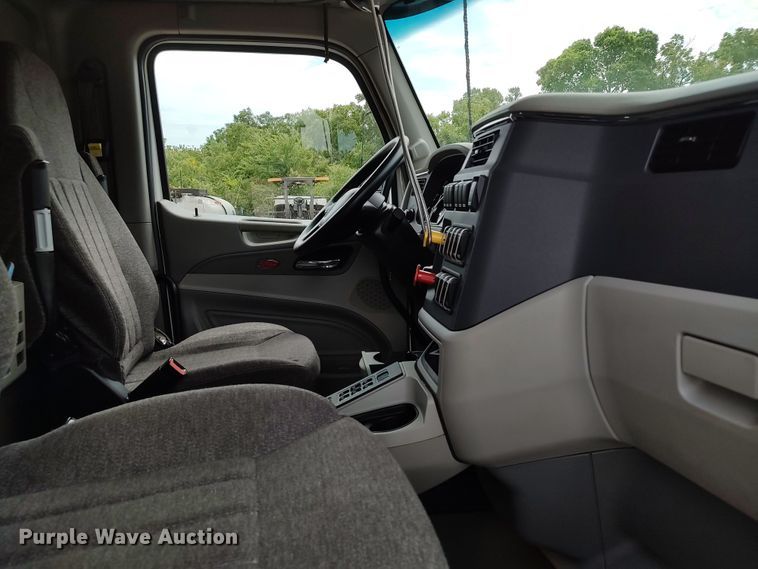 image for item JR9463 2021 Peterbilt 567  dump truck