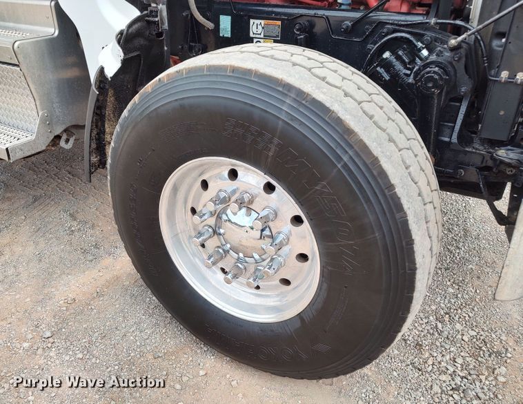 image for item JR9463 2021 Peterbilt 567  dump truck