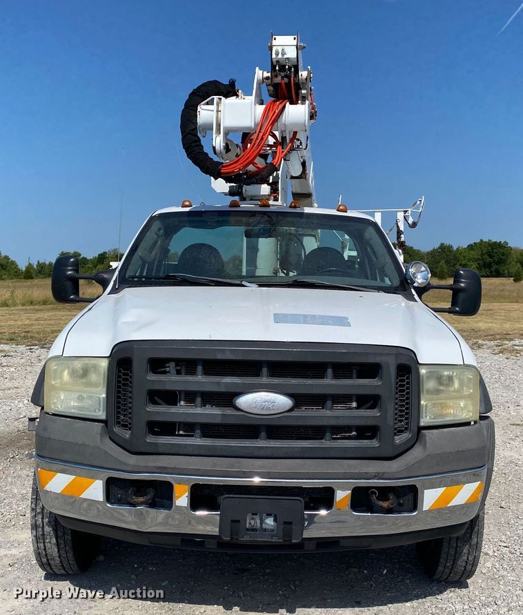 image for item JU9293 2005 Ford F550 Super Duty  bucket truck