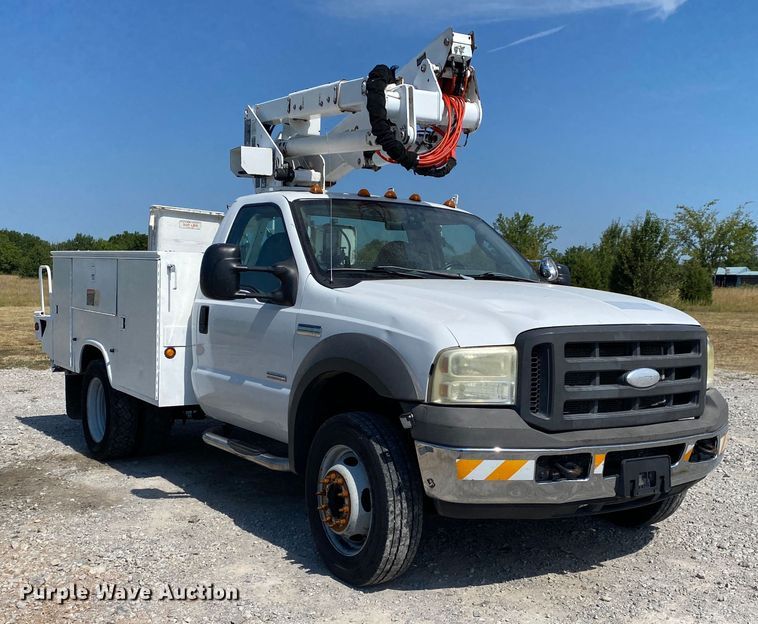 image for item JU9293 2005 Ford F550 Super Duty  bucket truck