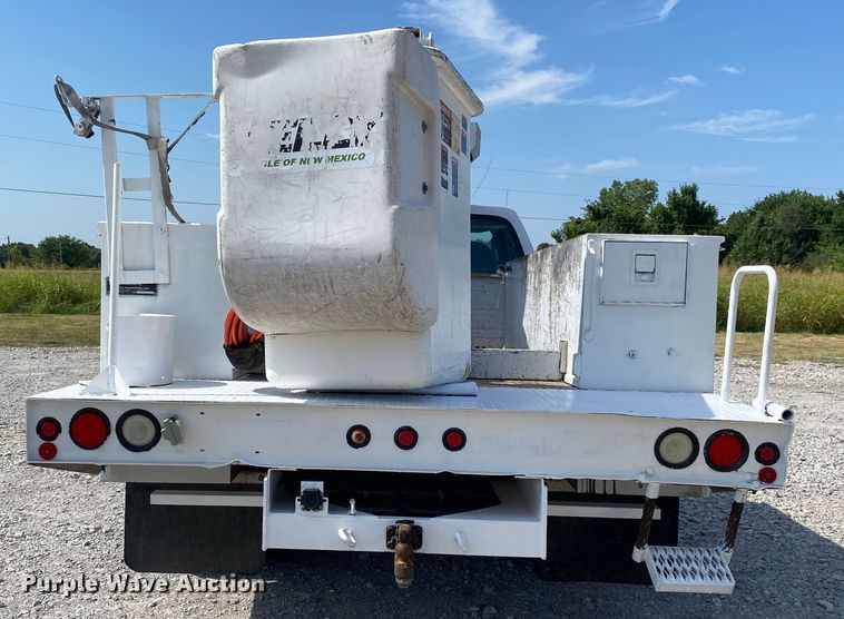 image for item JU9293 2005 Ford F550 Super Duty  bucket truck