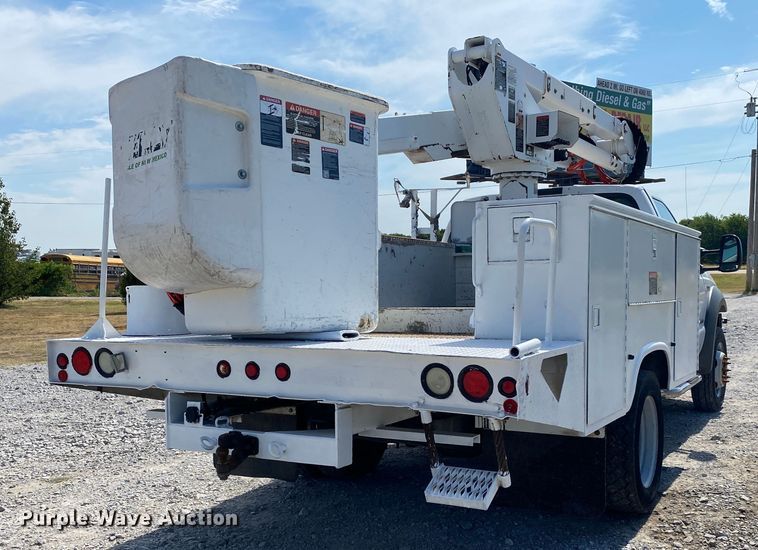 image for item JU9293 2005 Ford F550 Super Duty  bucket truck