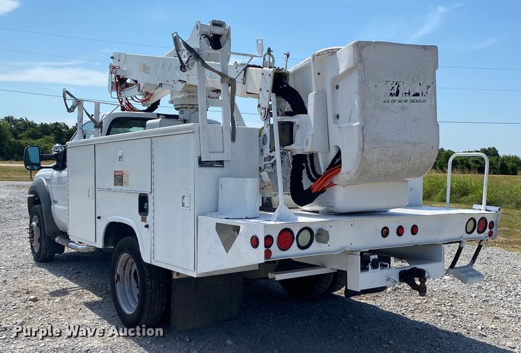 image for item JU9293 2005 Ford F550 Super Duty  bucket truck