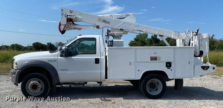 image for item JU9293 2005 Ford F550 Super Duty  bucket truck