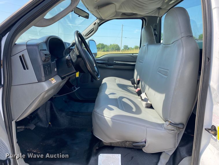 image for item JU9293 2005 Ford F550 Super Duty  bucket truck