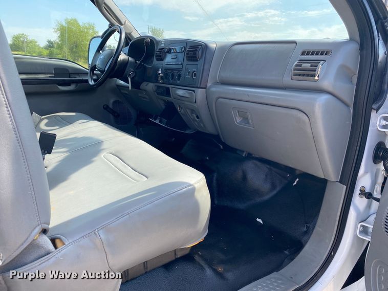 image for item JU9293 2005 Ford F550 Super Duty  bucket truck