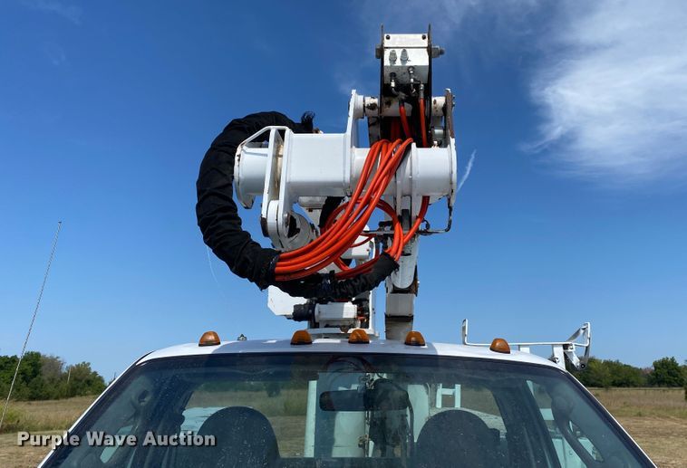 image for item JU9293 2005 Ford F550 Super Duty  bucket truck