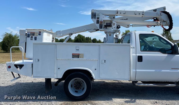 image for item JU9293 2005 Ford F550 Super Duty  bucket truck