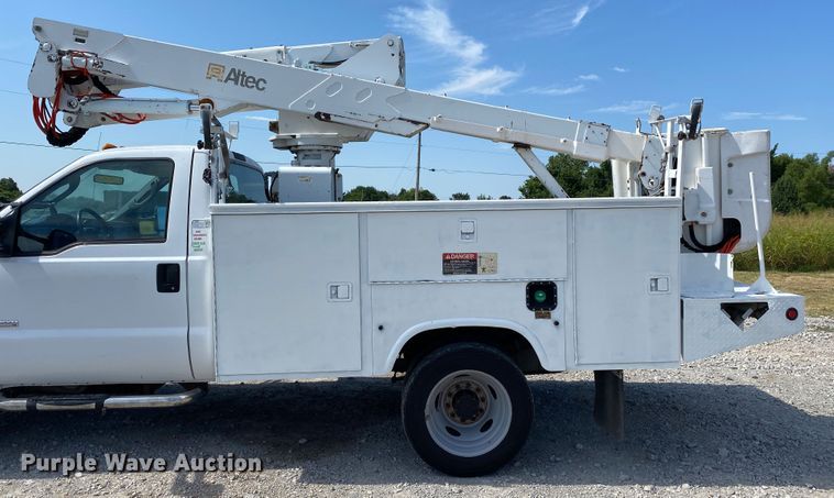 image for item JU9293 2005 Ford F550 Super Duty  bucket truck