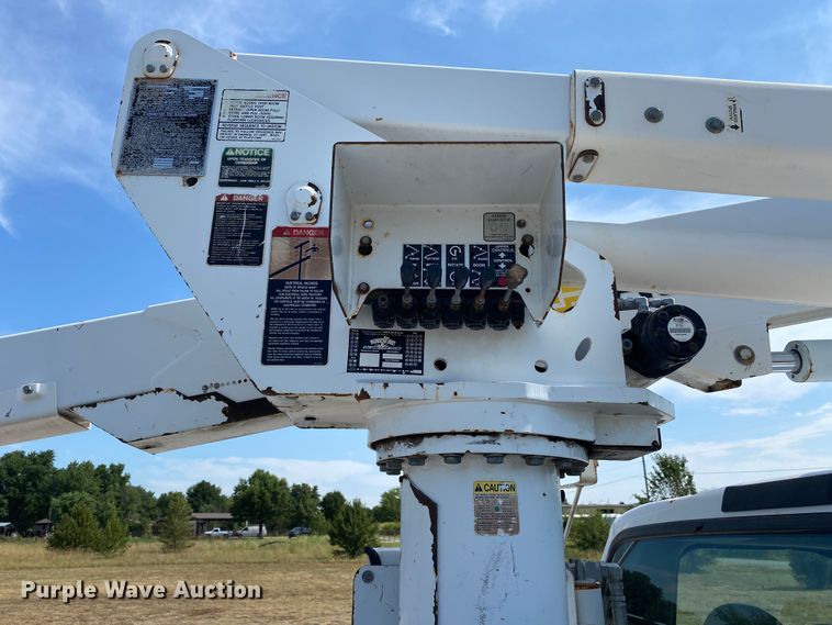 image for item JU9293 2005 Ford F550 Super Duty  bucket truck