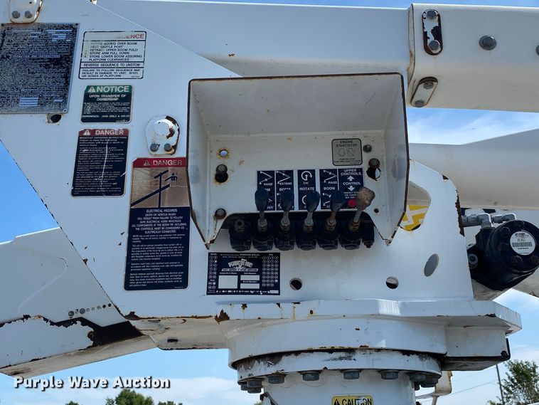 image for item JU9293 2005 Ford F550 Super Duty  bucket truck