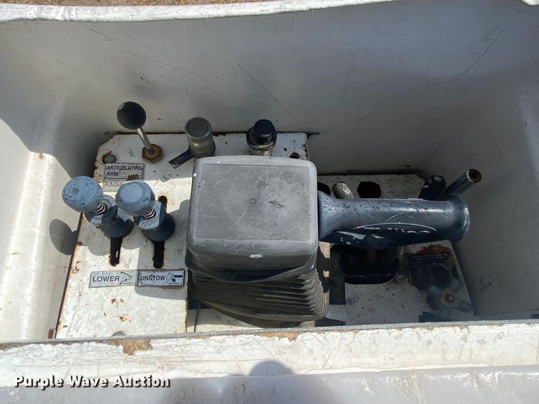 image for item JU9293 2005 Ford F550 Super Duty  bucket truck