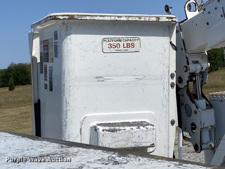 image for item JU9293 2005 Ford F550 Super Duty  bucket truck