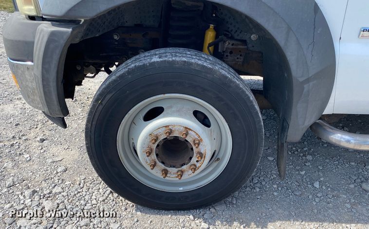 image for item JU9293 2005 Ford F550 Super Duty  bucket truck