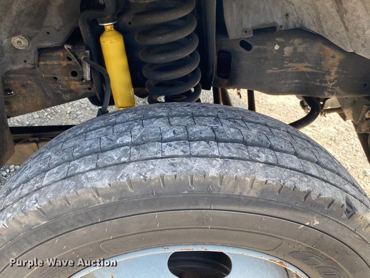 image for item JU9293 2005 Ford F550 Super Duty  bucket truck