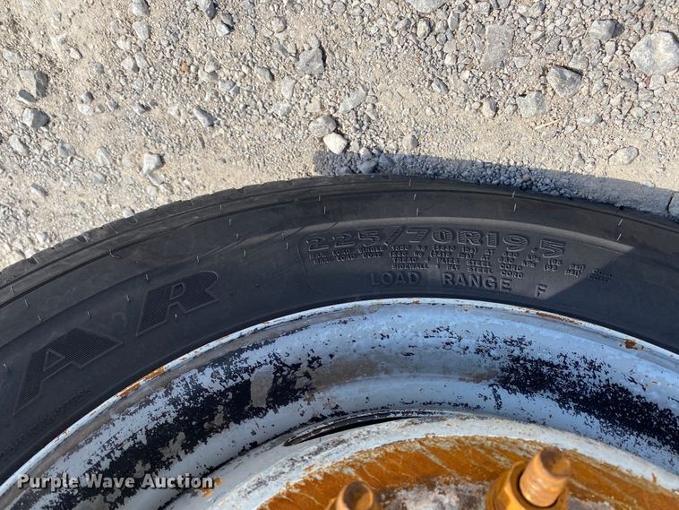 image for item JU9293 2005 Ford F550 Super Duty  bucket truck