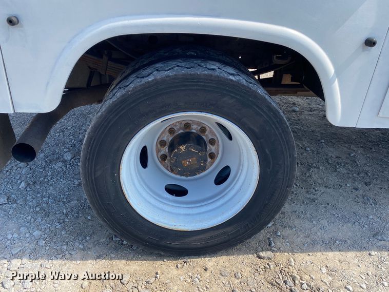 image for item JU9293 2005 Ford F550 Super Duty  bucket truck