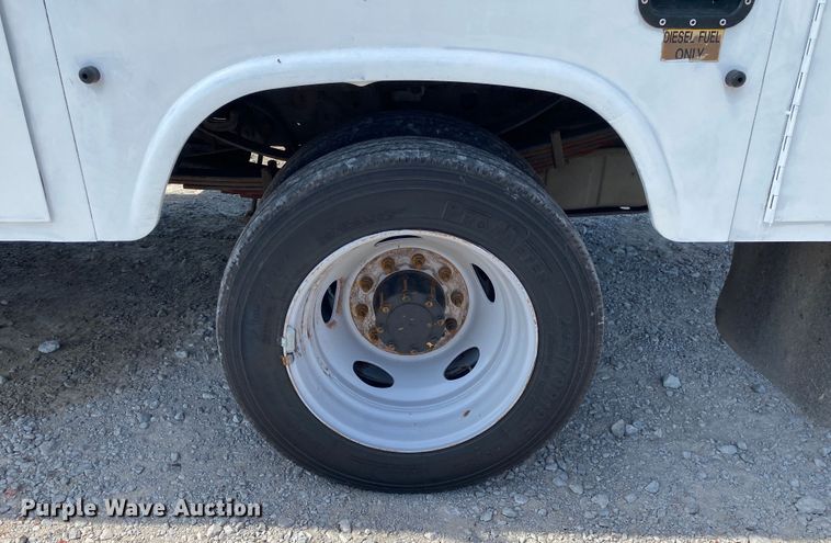 image for item JU9293 2005 Ford F550 Super Duty  bucket truck