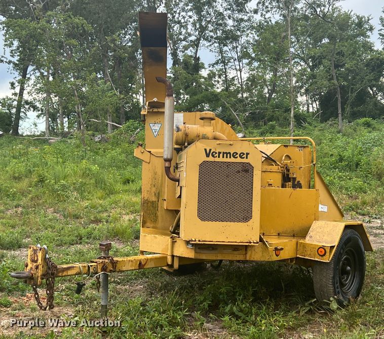 image for item JX9282 1992 Vermeer 1250BC  wood chipper
