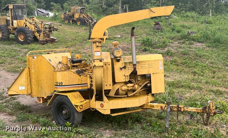 image for item JX9282 1992 Vermeer 1250BC  wood chipper