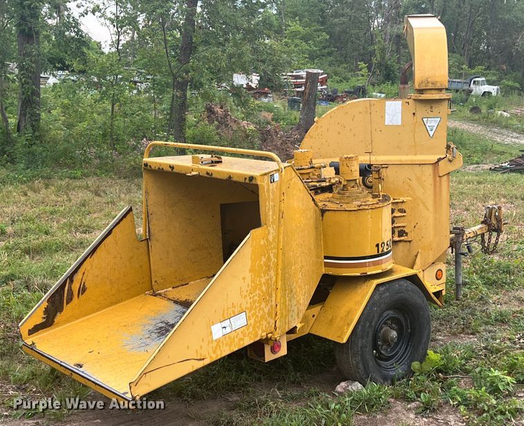 image for item JX9282 1992 Vermeer 1250BC  wood chipper