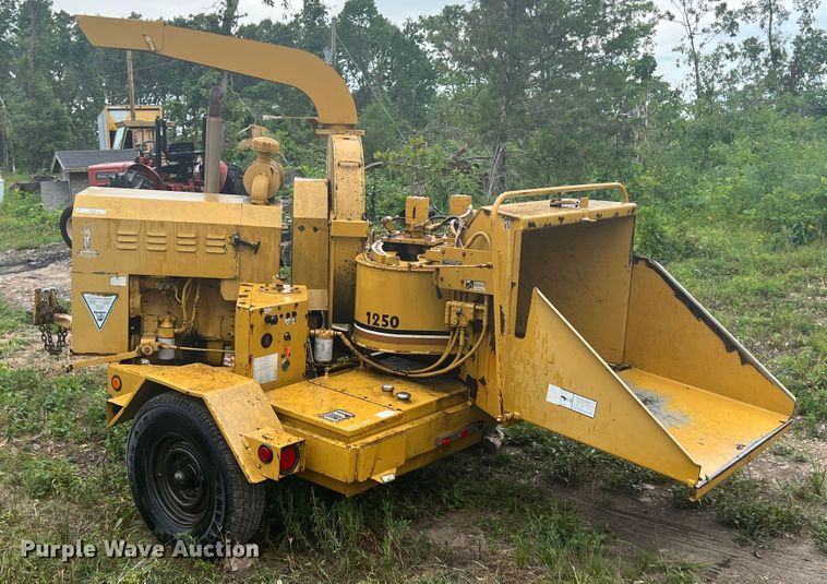 image for item JX9282 1992 Vermeer 1250BC  wood chipper