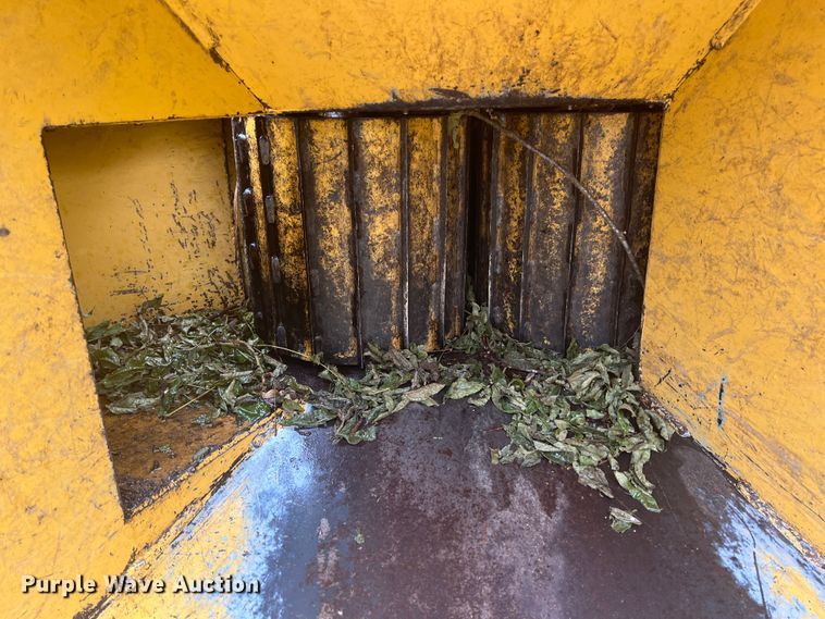 image for item JX9282 1992 Vermeer 1250BC  wood chipper