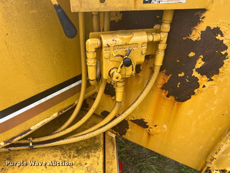 image for item JX9282 1992 Vermeer 1250BC  wood chipper