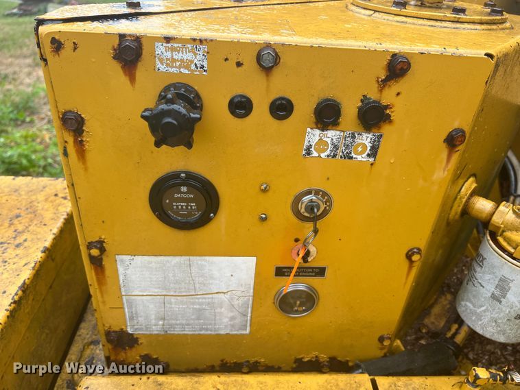 image for item JX9282 1992 Vermeer 1250BC  wood chipper