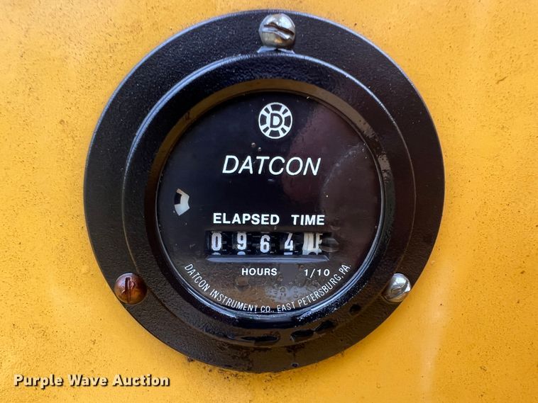 image for item JX9282 1992 Vermeer 1250BC  wood chipper