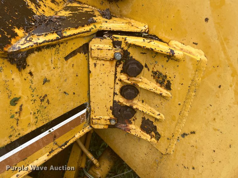 image for item JX9282 1992 Vermeer 1250BC  wood chipper